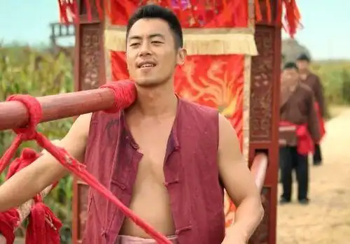 一开场就颠轿,朱亚文压力山大,黄轩三试红高粱,周迅就是九儿!