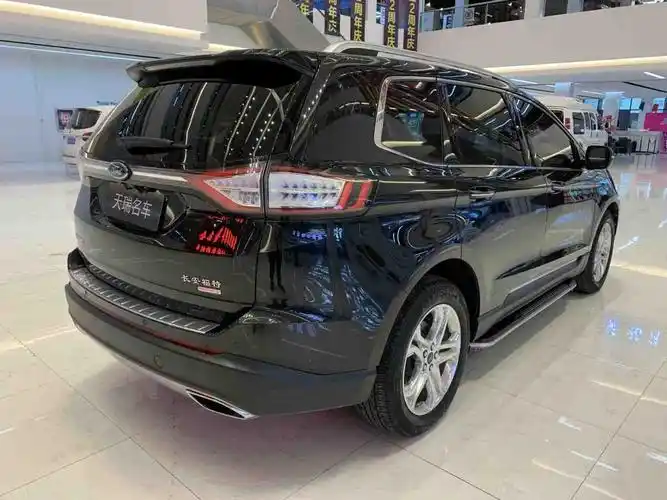 关于福特锐界七座suv图片的配图及描述