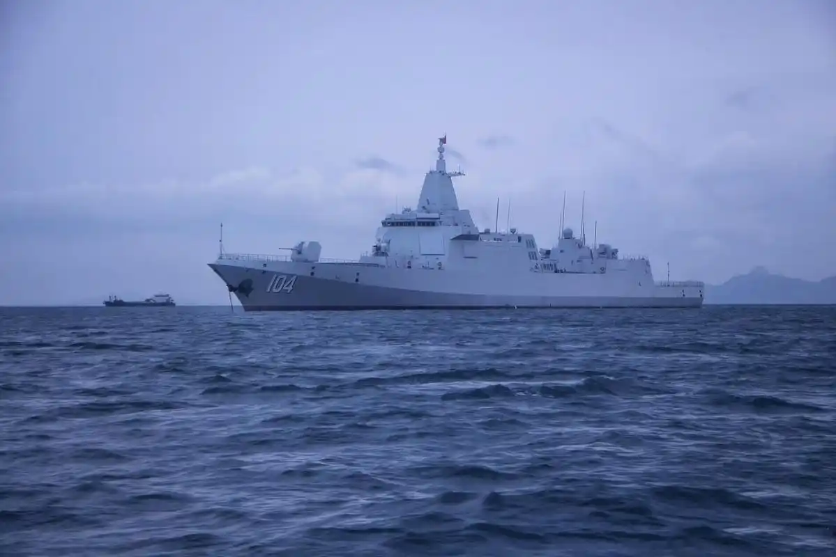 多角度欣赏055型驱逐舰无锡号!