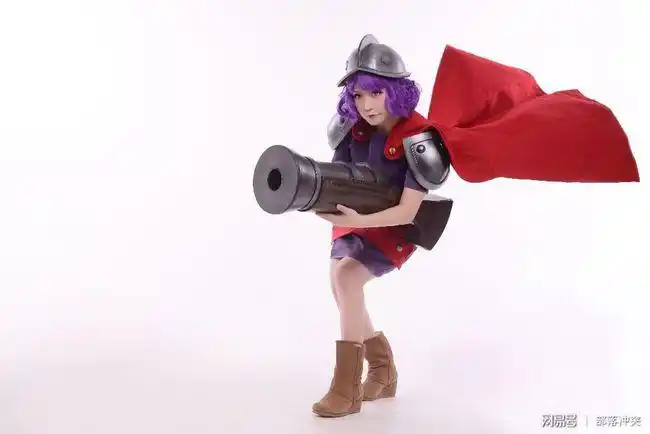 气质美女实力演绎《皇室战争》火枪手,眉眼英气完爆网红脸!