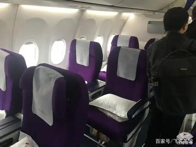 太惊喜了!带3排商务座的东航云南738彩绘机,内部配置是啥水准?