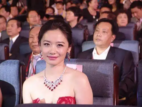 杨静儿_演员_作品_个人资料_简历_生日_经历_留言 - 酷乐米