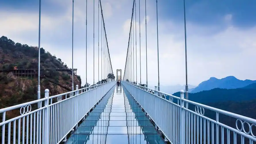 【三百山玻璃天桥】