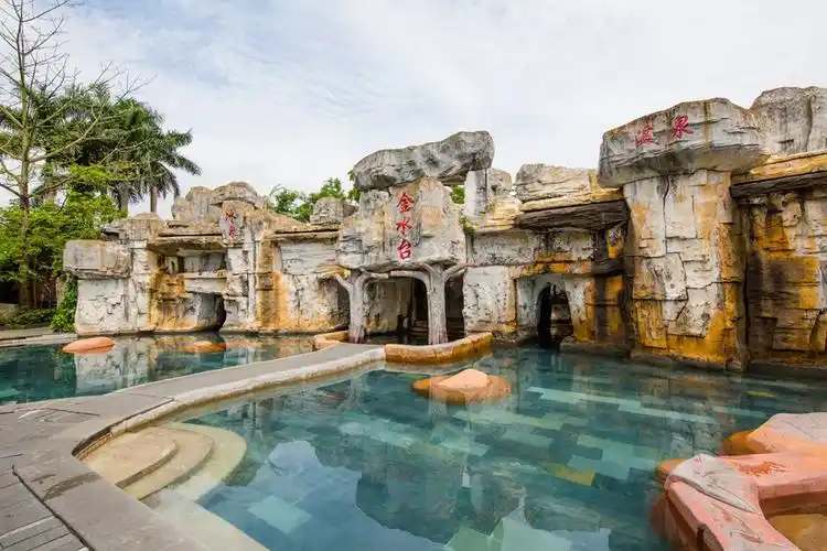 广东| 云浮 新兴翔顺金水台温泉度假村