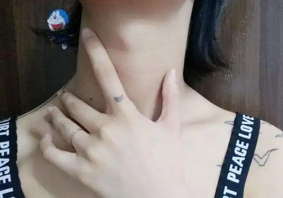 女性为什么有喉结?假如喉结明显是不是不正常_探秘志手机版
