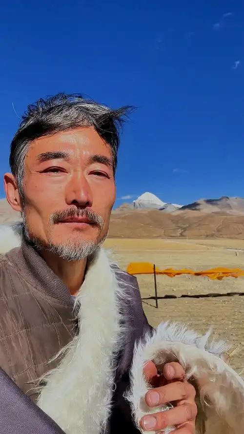 五十多岁残疾大叔历经千险翻越昆仑,终于到达冈仁波齐