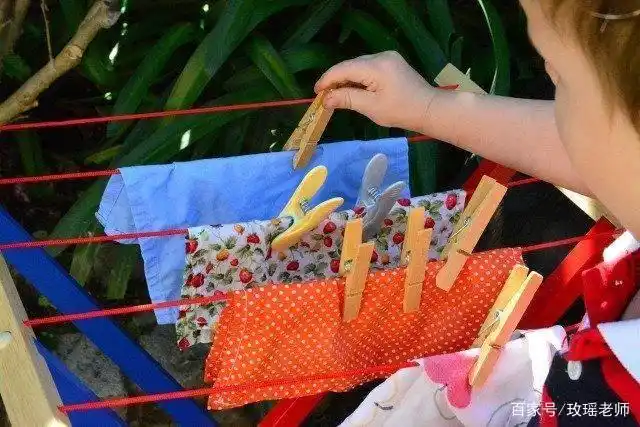 孩子扔东西搞破坏?了解动作思维发展三阶段,教他这样扔和玩