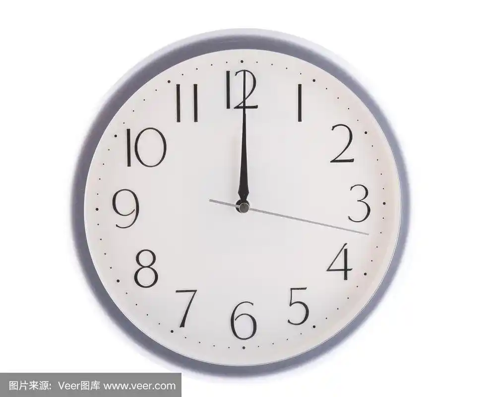孤立的白色时钟在12点