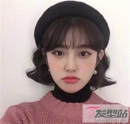 a字减龄波波头a字减龄波波头,即上窄下宽的短发发型.