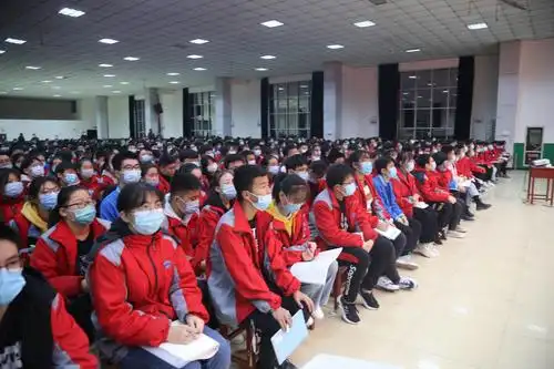 弘扬抗疫精神 肩负历史责任 ——三原南郊中学举行援鄂抗疫英模事迹