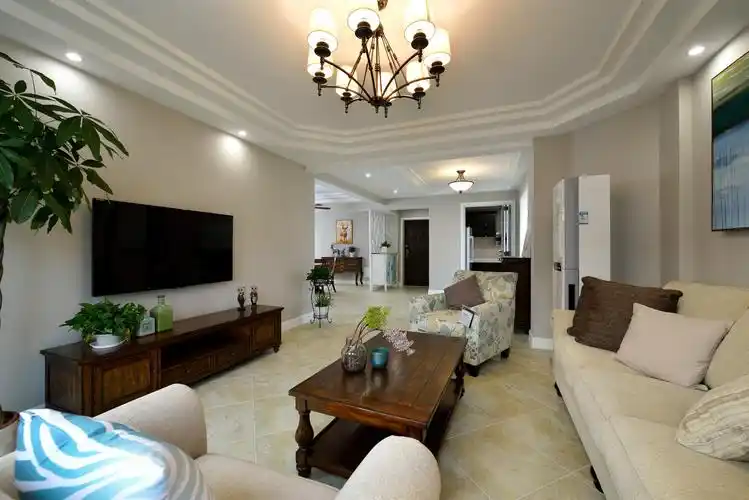 160平美式装修客厅吊顶设计图