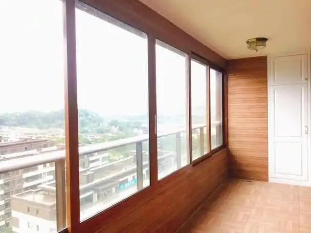 如今,众多业主在装修新房时,都会选择将阳台进行封闭.