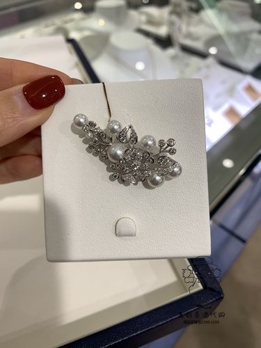 香港mikimoto/御木本 18k白金钻石akoya海水珍珠花花女士胸针