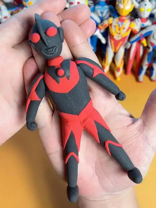 用超轻粘土做黑暗初代奥特曼-度小视