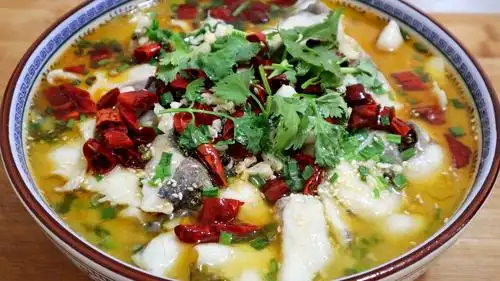 这才是酸菜鱼最好吃的做法,鱼片滑嫩酸菜爽口,学会待客很有面子