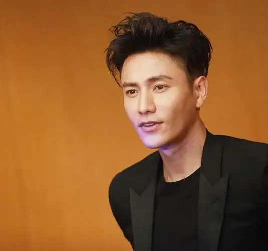 陈坤儿子陈尊佑生活照曝光,造型痞帅嘻哈味十足