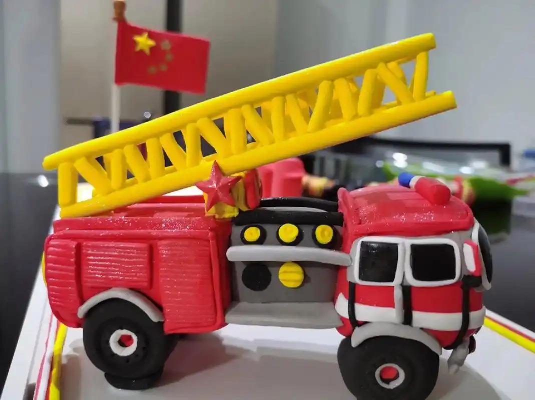 超轻粘土消防员,消防车02,灭火器 利用十几天晚休息时间精心捏制而