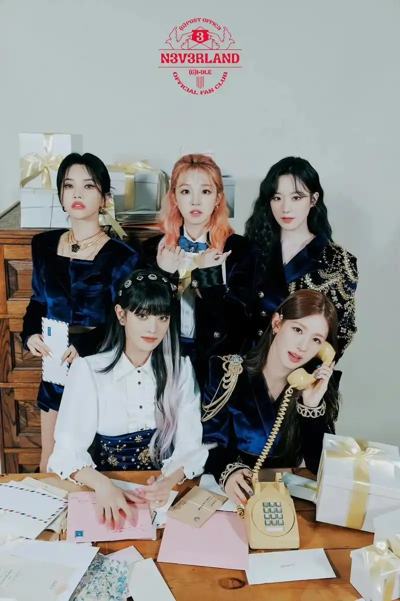 gidle.团体合照#gidle #叶舒华 #宋雨琦 #田小 - 抖音