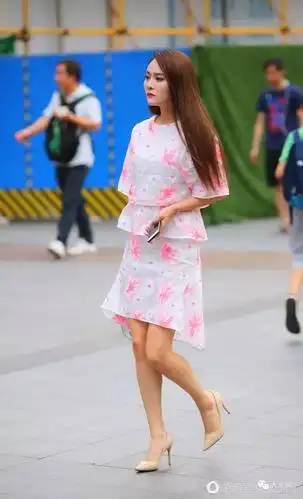 街拍重庆美女清凉一夏