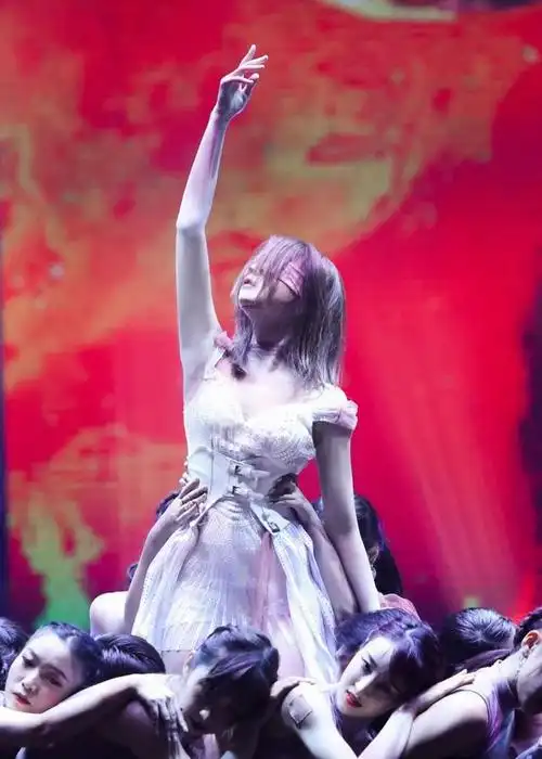 《蒙面舞王》李治廷强势回归猜评团,六位新晋蒙面舞者高燃来袭