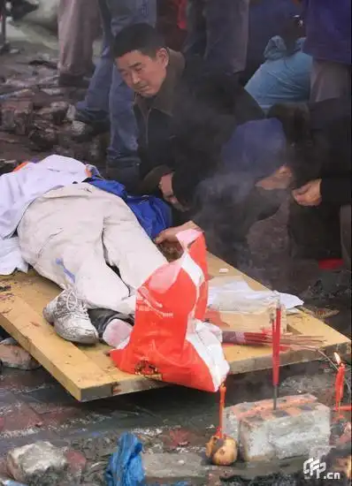 腾讯首页 新闻中心 国内图片 > 正文 2008年5月12日,汶川地震,都江堰