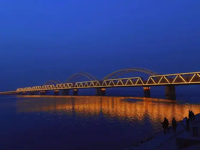 哈尔滨松花江大桥夜景