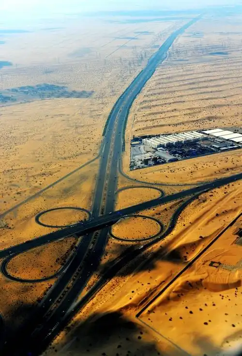 航拍万米高空俯瞰迪拜大地