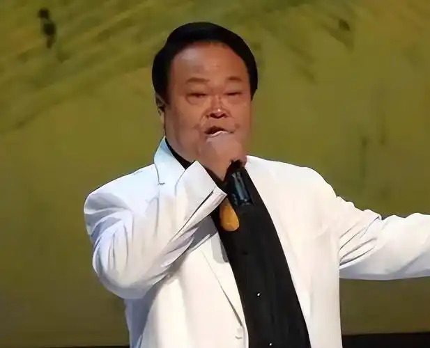 在这时候,柳石明认识了好朋友李洗和他的妻子郭兰英,柳石明当时在没有