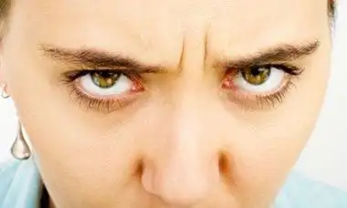 女人两眉间竖纹代表什么 眉间有一条竖纹好不好