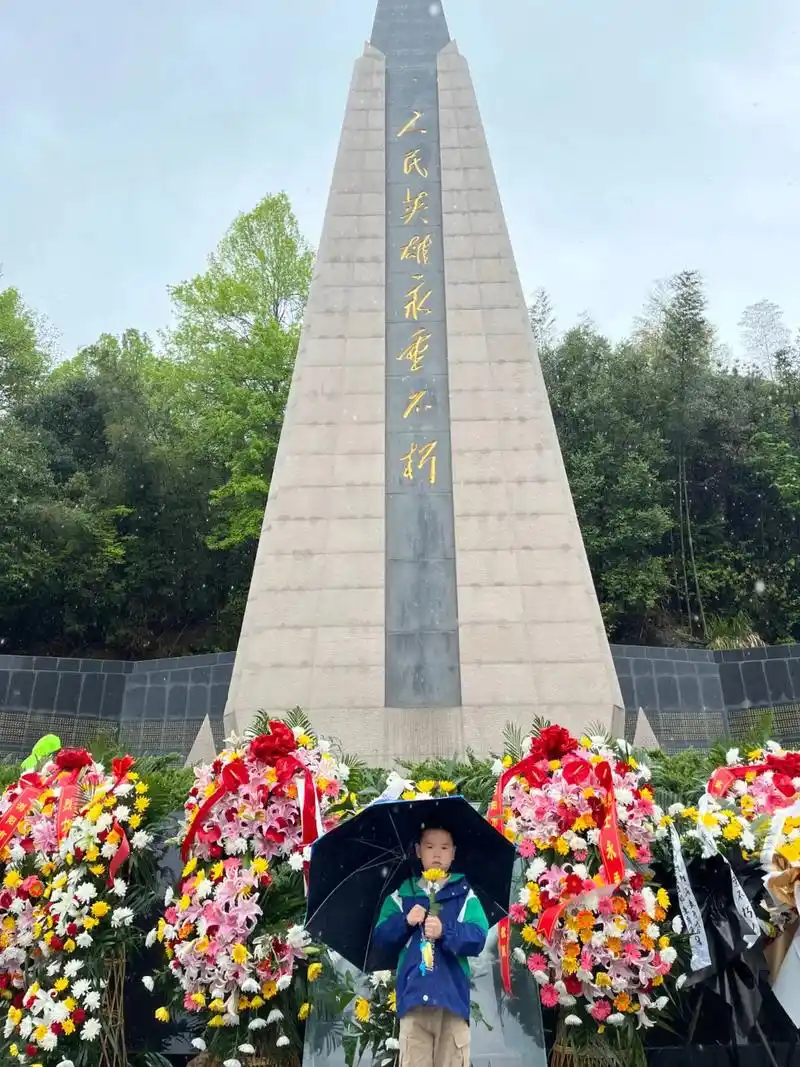 浏阳烈士陵园祭奠逝去的先烈们,为中华民族的解放和崛起奉献了你 - 抖