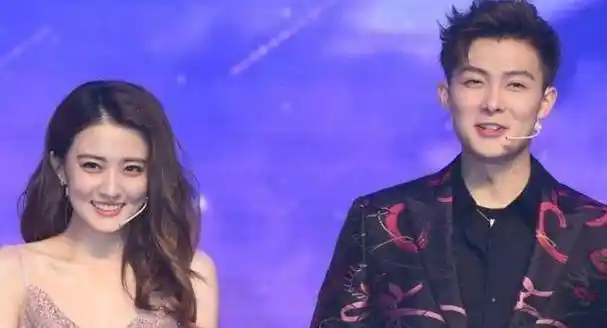 徐璐张翰俊男美女超养眼,拍戏不忘庆生日,徐璐迷妹脸亮了_不知道_白色