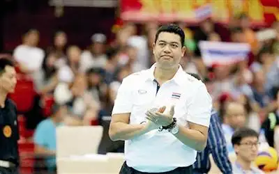 十年女排联赛,第一个外教是泰国人 加提蓬签约北京,他是冯坤的老公