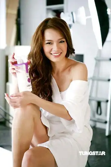 组图:吕慧仪化身s女郎 着抹胸热裤玉体横陈