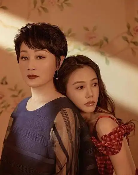 王姬的女儿高丽雯妈妈的心碎因弟弟而起母女俩有份悲壮约定