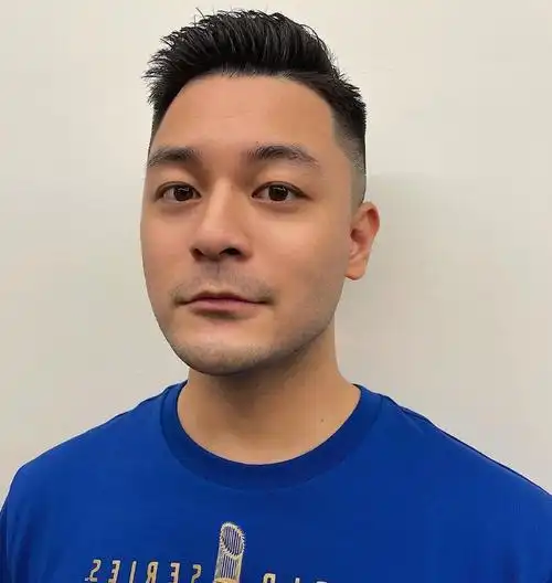 男人过了35岁,少留幼稚的发型!建议剪4种清爽造型,轻熟又帅气