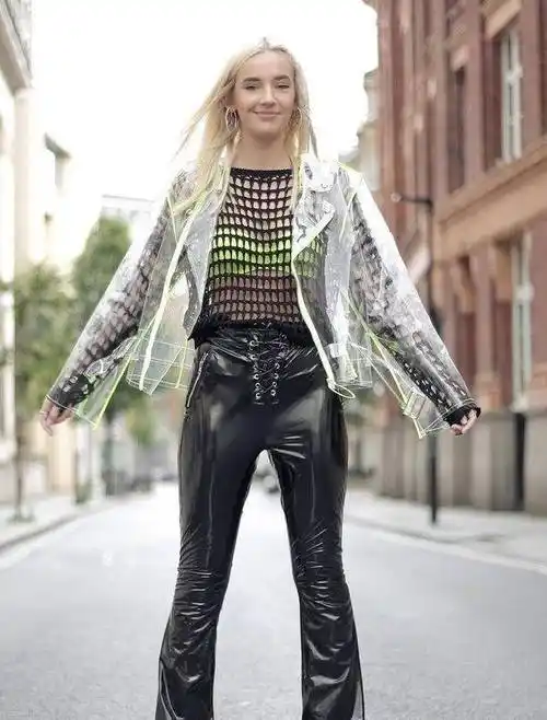 原创雨衣外穿这么好看今年流行的pvc塑料衣时髦有个性