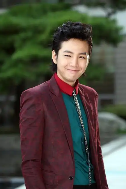 是美男呀>>中黄泰京对高美男的回眸一笑的图片