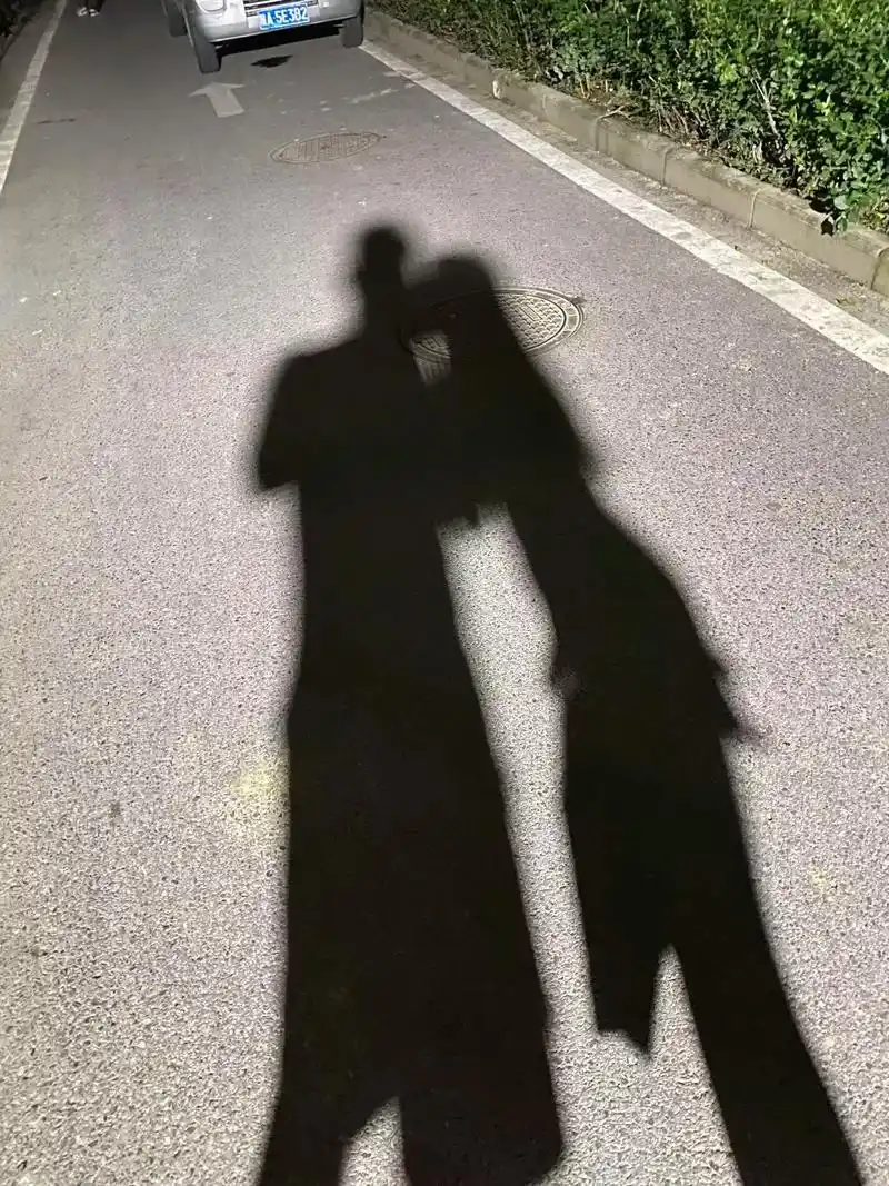 照片太小了 框不住我们的青春@就是王主任 #情侣影子 #要和 - 抖音