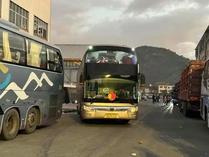 台州一罐的返乡大巴车启航.通讯员 蒋荣良 摄