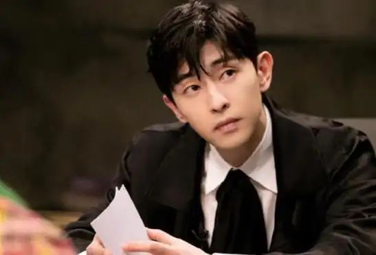 史邓伦之所以能迅速走红,离不开的两个女人,一个是杨紫,另一个是金晨