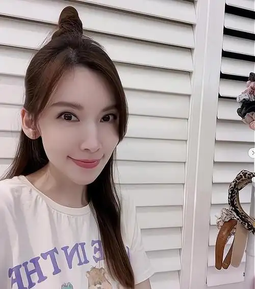 11月13日下午,林志颖妻子陈若仪在个人平台上分享了近期的生活照片.