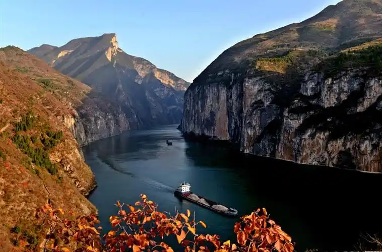 上一页 下一页 作品名称: 三峡夔门秀  作品描述: 瞿塘峡夔门长江三峡