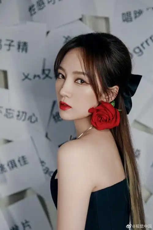 视觉中国x新浪新闻『2021年度#明星最美100生图大赏#』最美生图女艺人