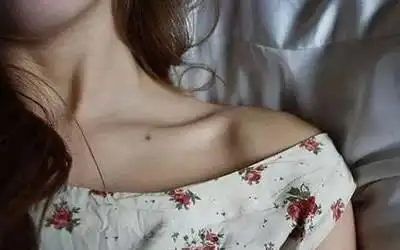 女人锁骨痣相图解 女人锁骨有痣好吗_手机搜狐网