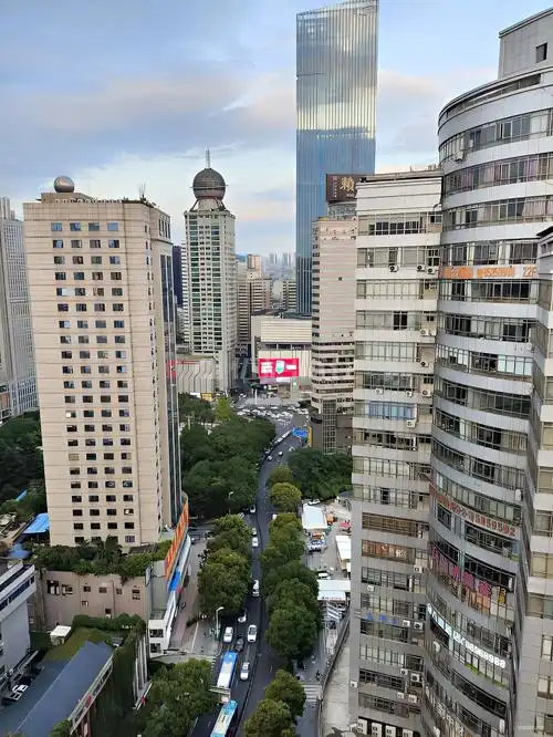 恒力大厦 电梯房 98平 朝向东 88万元 2室 普装 楼层,桓力贵印大厦二