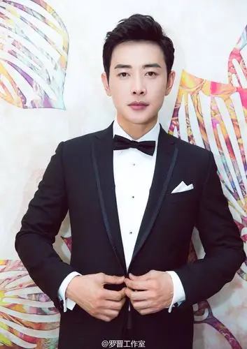 罗晋 颠覆传统型男形象 引领时尚新潮流