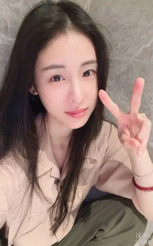 都认为两人会为了孩子而结婚,也有不少网友表示,华晨宇现在有女朋友