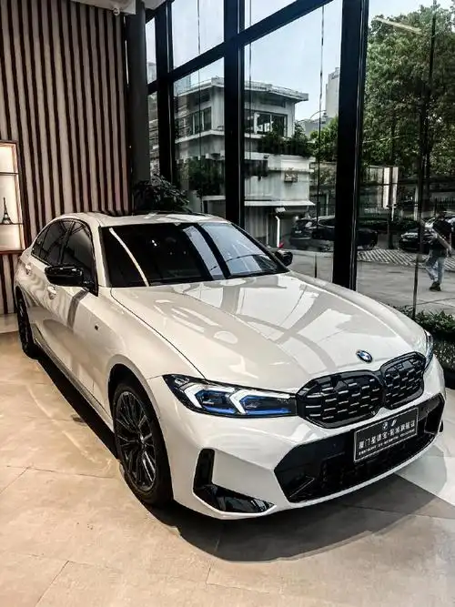 宝马330li m运动曜夜版