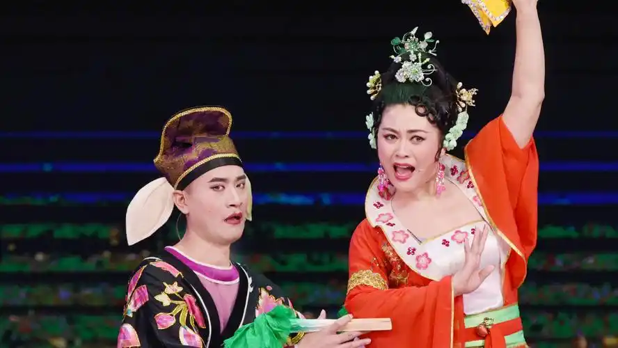 经典二人转翻拍计划阎学晶男腔唱《猪八戒拱地》,主持人:你就是为这个