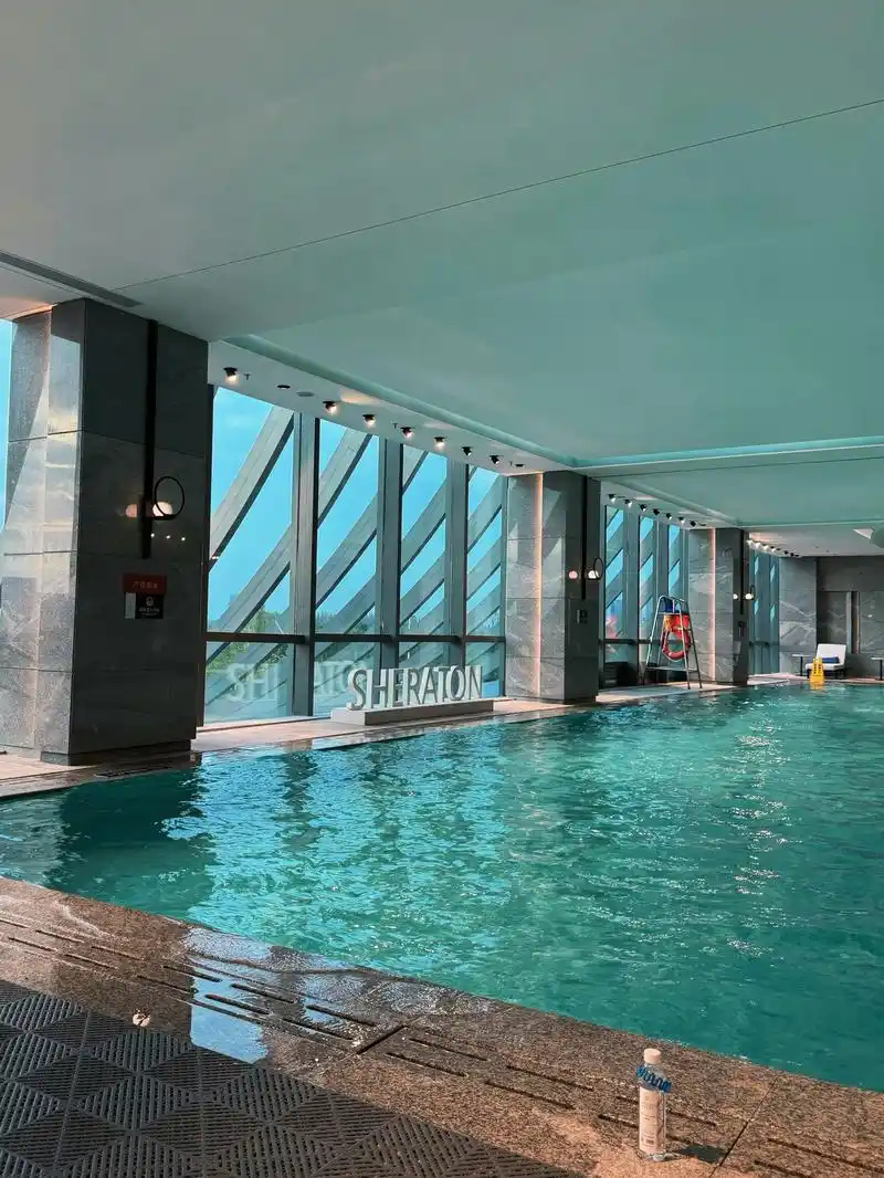 不愧是五星级酒店的泳池!